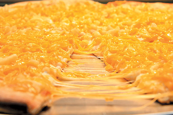 Mac & Cheese pizza